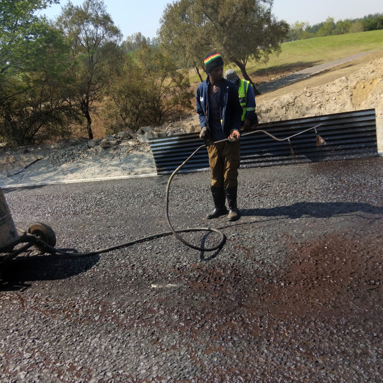 Bitumen spray
